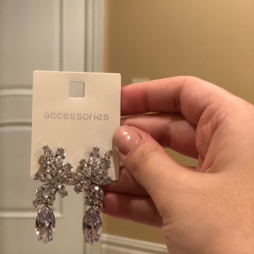 Earrings - Picture 3 of 5